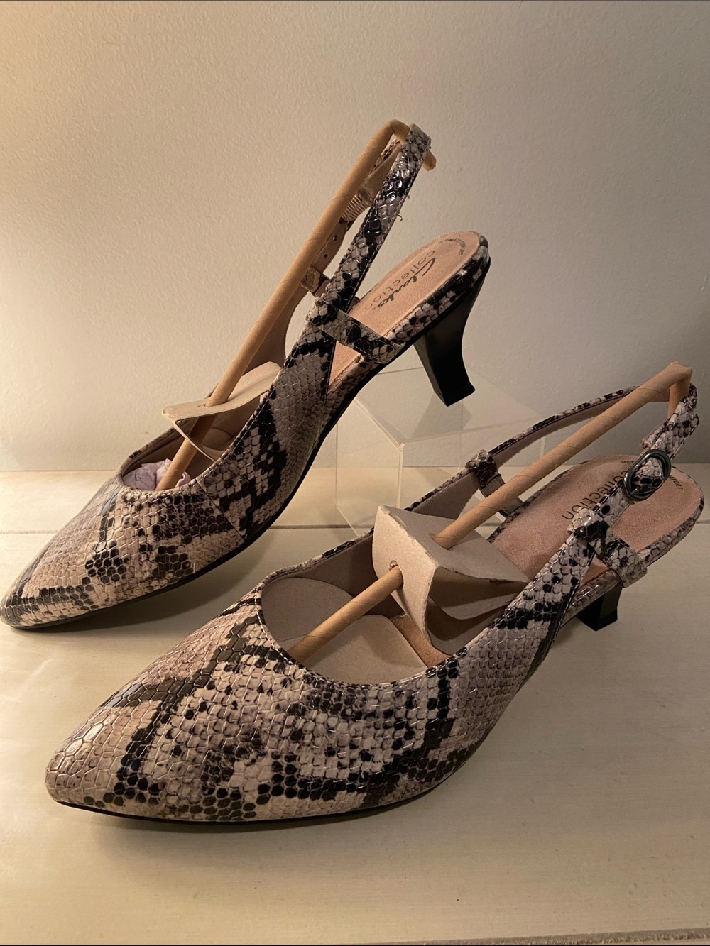 Clark’s Collection Sling Back Pumps Heels Gray Snake 8.5M New In Box Feminine